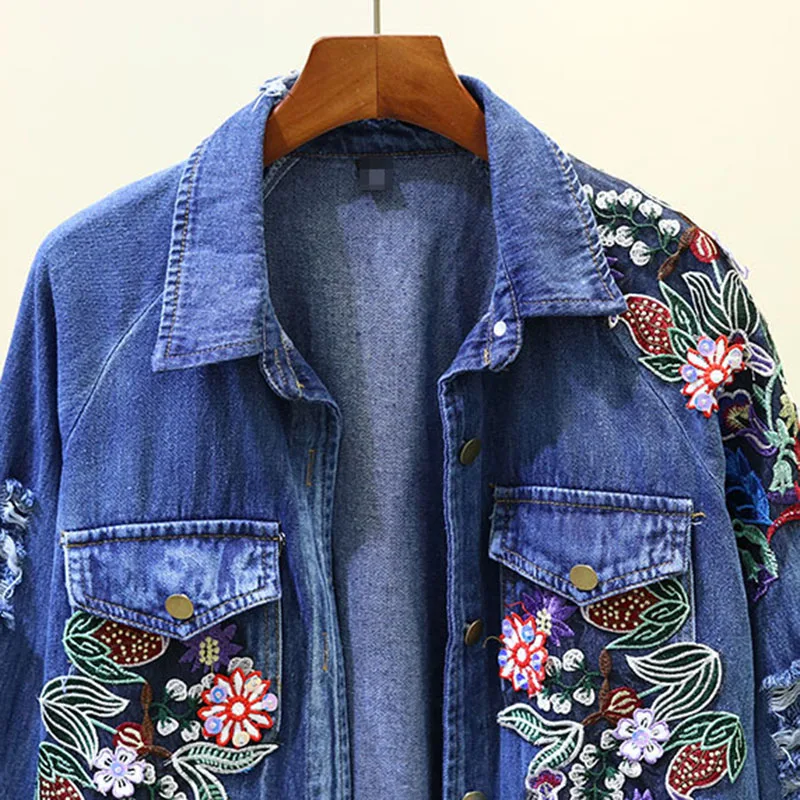 Модная женская джинсовая куртка весна-осень с отворотом и тяжелой вышивкой
