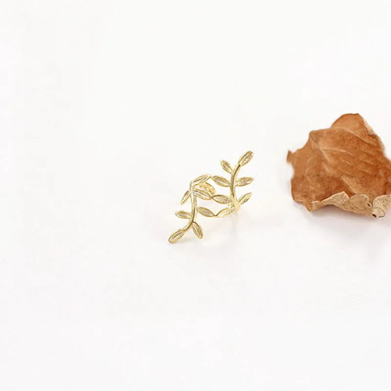 2022 новые модные золотые клипсы в форме листа для женщин без пирсинга стиле