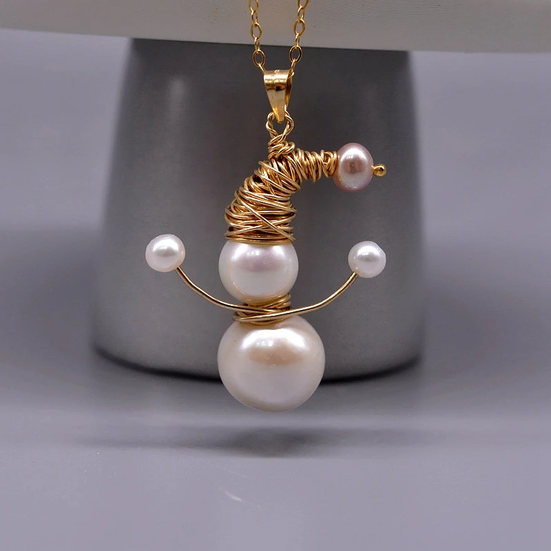 

New creative clown pendant, ladies gold pendant necklace, natural white freshwater pearl, handmade jewelry, unique necklace