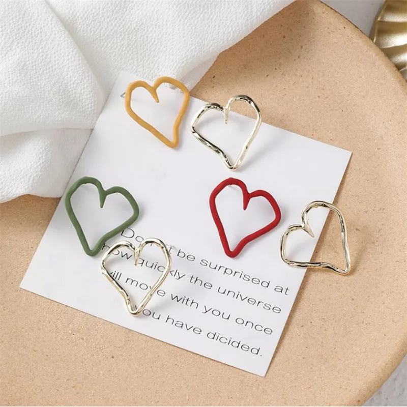 Шикарный стиль полые золотые серьги-гвоздики в форме сердца для женщин модные