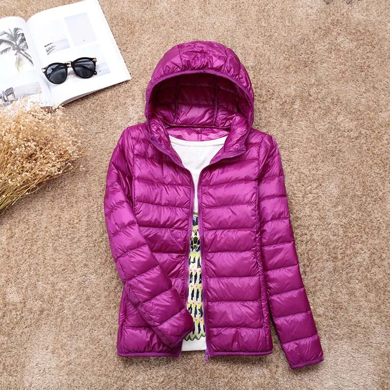 Женская куртка-бомбер на утином пуху теплая тонкая с капюшоном сумкой 2019 Пух