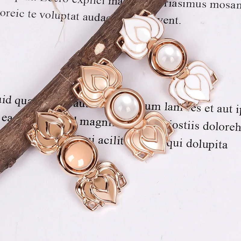 

2PC Tang Suit Buckle Lotus Retro Button Cheongsam Metal Plate Shoulder Buckle DIY Wedding Invitation Scrapbook Decor Accessory