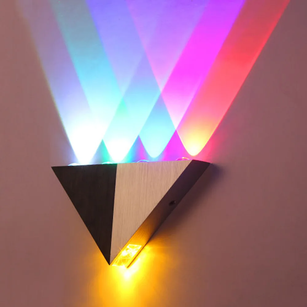 

Современный Креативный светодиодный алюминиевый треугольный настенный светильник, лампа для гостиной, спальни, прикроватного столика, фон...