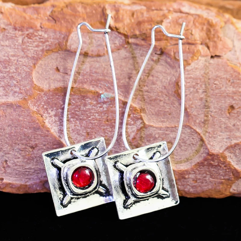 

Vintage Silver Color Square Earring Creative Charm Bohemian Red Drop Earrings for Women Aretes De Mujer Modernos 2020