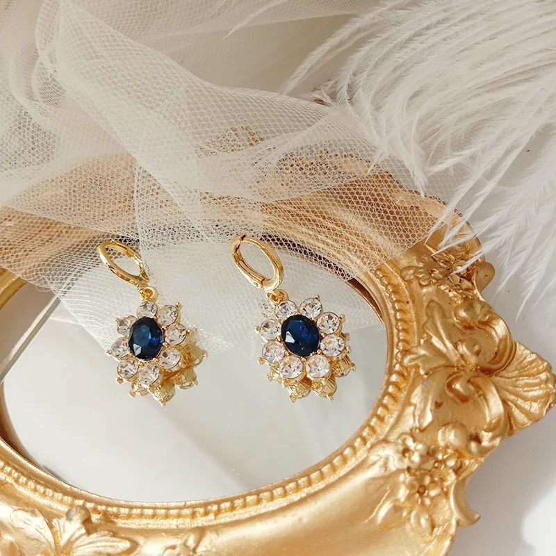 

Vintage Gem Blue Translucent Light Luxury Ear Buckles Sense of Luxury Cold Wind Simple Temperament Earrings