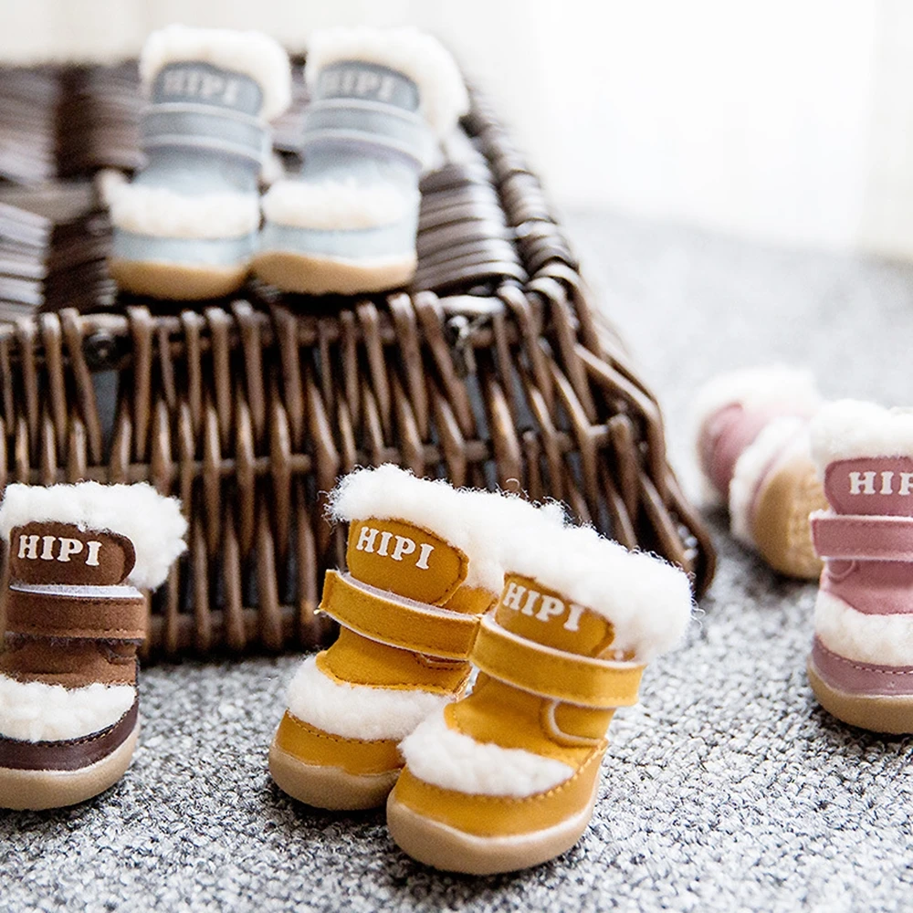 

Suede plush dog shoes Pet warm shoes Soft and comfortable cat shoes Dog winter shoes Velcro shoes Dog shoes Pet outdoor shoes