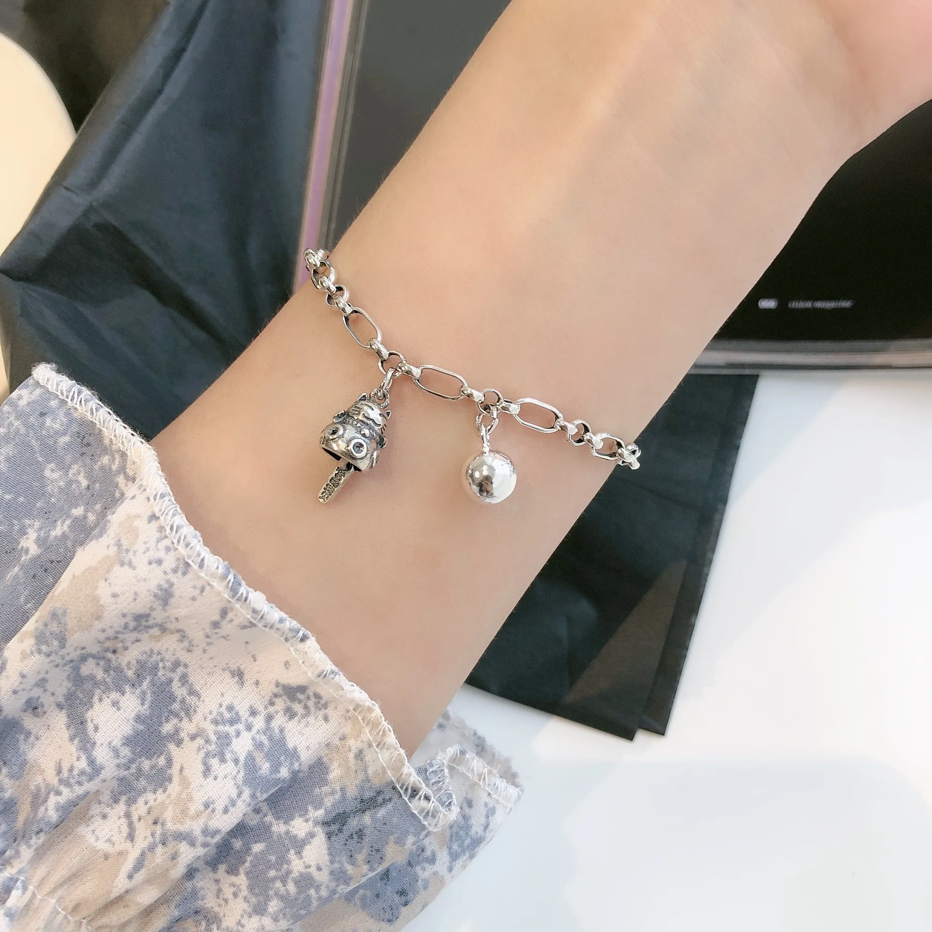 

FMILY Vintage 925 Sterling Silver Lucky Cat Bell Chinese Character Bracelet Fashion Creative Sweet Jewelry Gift for Girlfriend