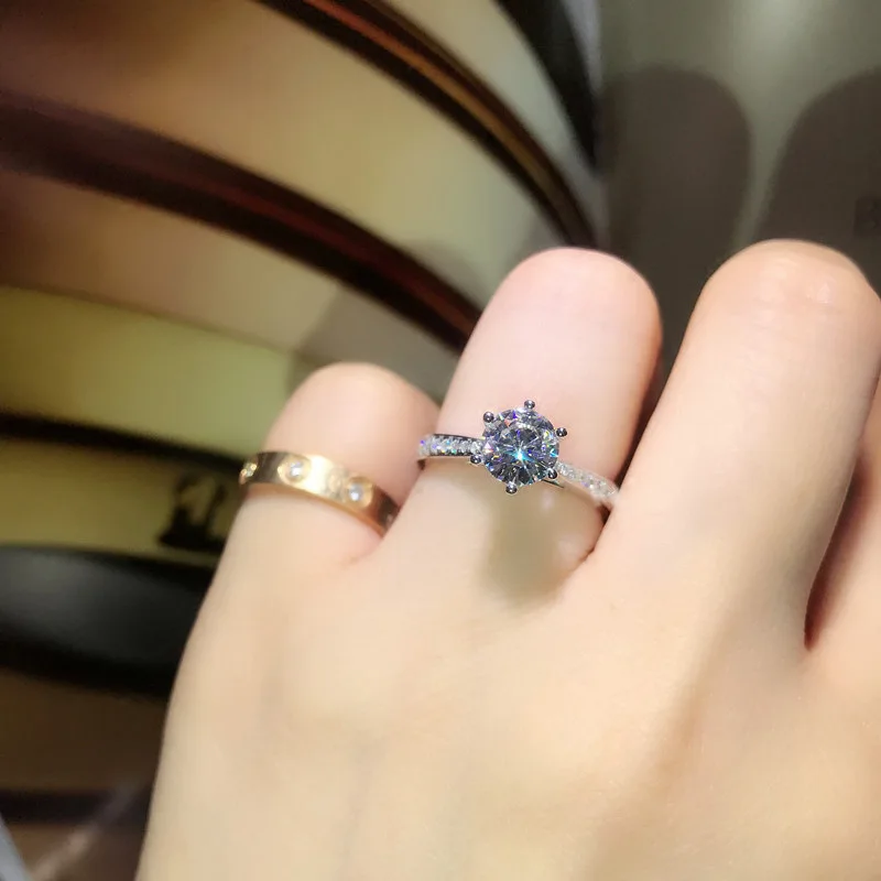 

Delicate 2Carat 8mm Imitation Moissanite Open Ring Good Forturne Rings for Women Wedding Party Fashion Jewelry Gift B4T758