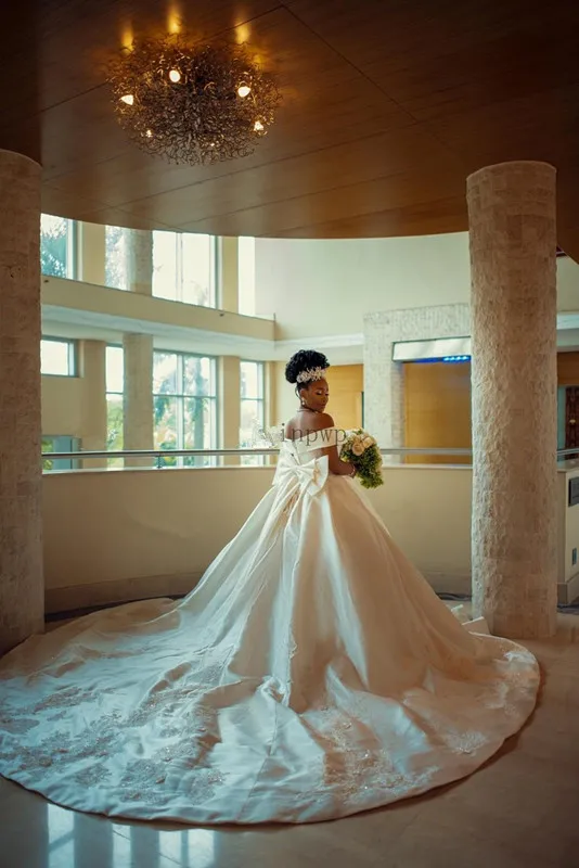 

Женское свадебное платье It's yiiya, белое кружевное платье с открытыми плечами, длинным шлейфом и большим бантом на лето 2019