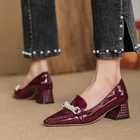 Туфли женские офисные из лакированной кожи, с острым носком, с жемчугом, на квадратном каблуке, 8999N, для весны и осени