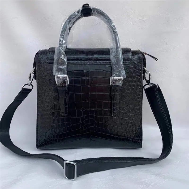 Рисунок 2 - Мужская сумка из натуральной крокодиловой кожи