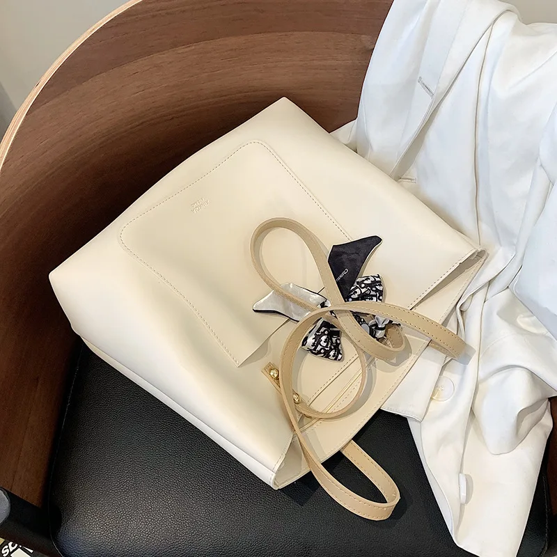 

Soft Surface Large Capacity Bag Summer 2021 New Trendy Fashion High Quality Ladies Luxury Shoulder Bag Simple Large Bag Tote Bag