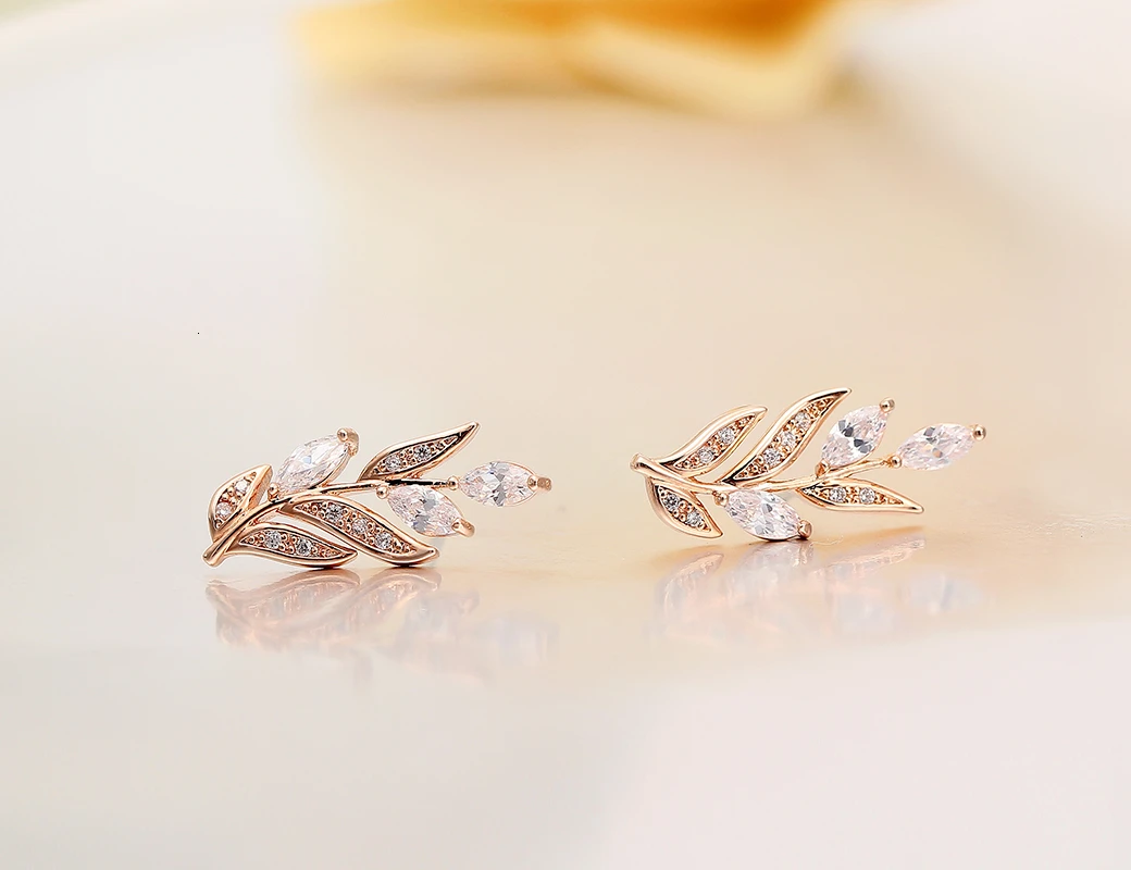 Милые серьги-гвоздики цвета розового золота с фианитами для женщин и девушек