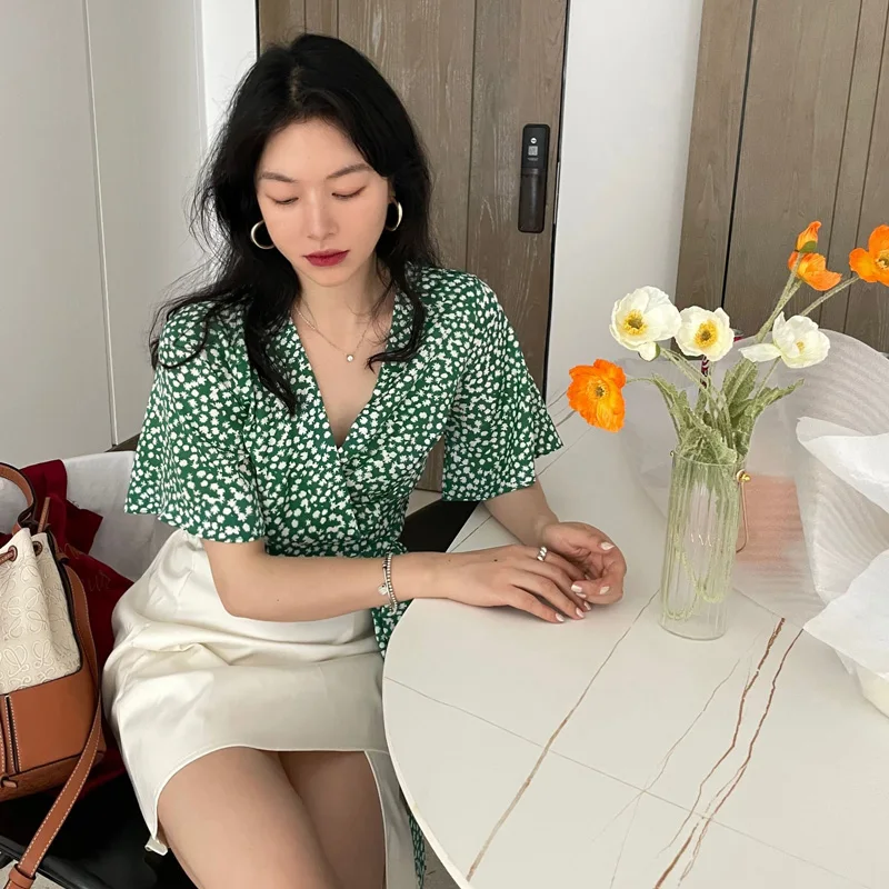 

LY VAREY LIN Summer Women Vintage V-neck Flora High Waist Short Tops Casual Butterfly Sleeve Bandage Green Female Shirts Tops