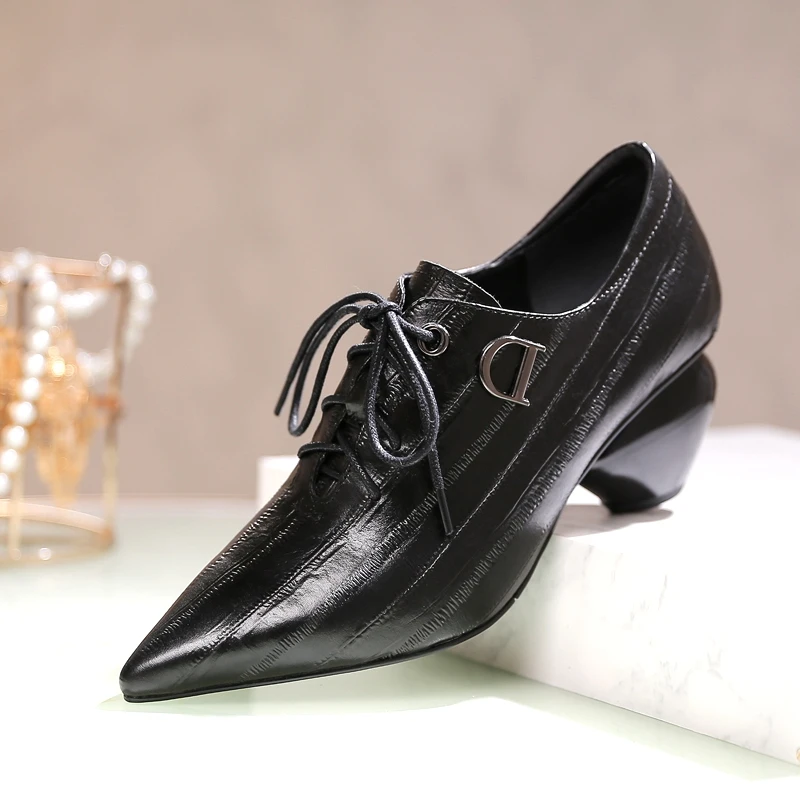 Harga Niat Asli Garis-garis Sepatu Hak Tebal Wanita Hitam Kulit Asli Sepatu Kulit Domba Ujung Lancip Sepatu Fashion Renda Wanita