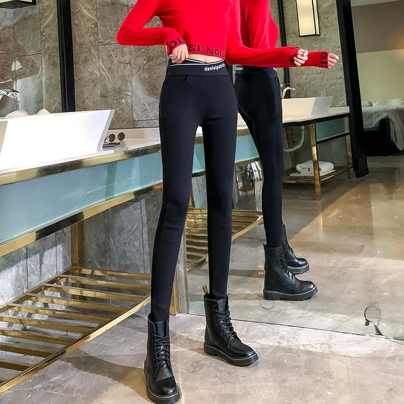 Рисунок 5 - Черные женские популярные брюки