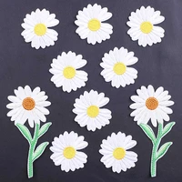 white daisy flower embroidered patches for clothing thermoadhesive badges patch sew thermal stickers for fabric clothes applique