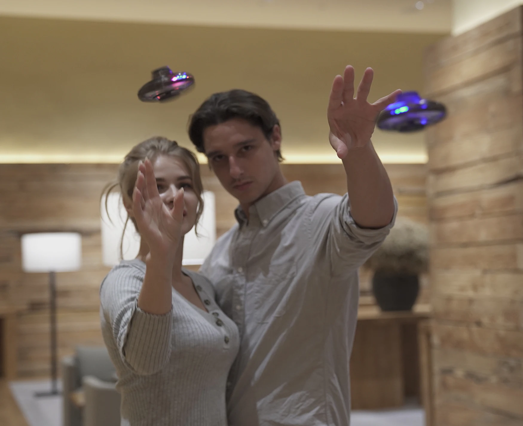 Flynova мини НЛО Дрон 3D прокатки индукции Дрон Квадрокоптер игрушка самолет Дрон светодиодный Fingertip гироскоп Игрушка Дети, игрушки для взрослых подарок