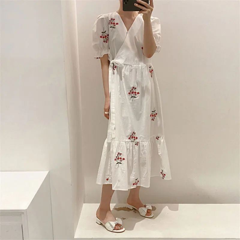 

Chic Fashion Embroidery V-Neck 2021 Hot Women Sweet Brief Flowers All Match New Arrival Sexy High Quality Dresses