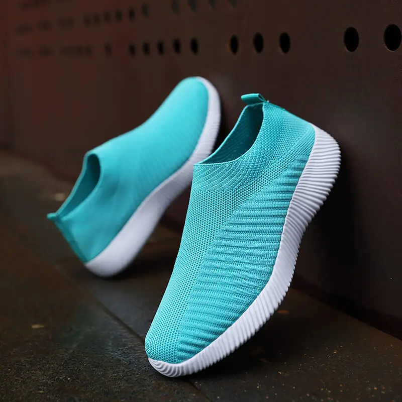 

2021 New Women Vulcanized Shoes High Quality Women Sneakers Slip-on Flats Sports Shoes Women Loafers Plus Size 43 Walking Flat