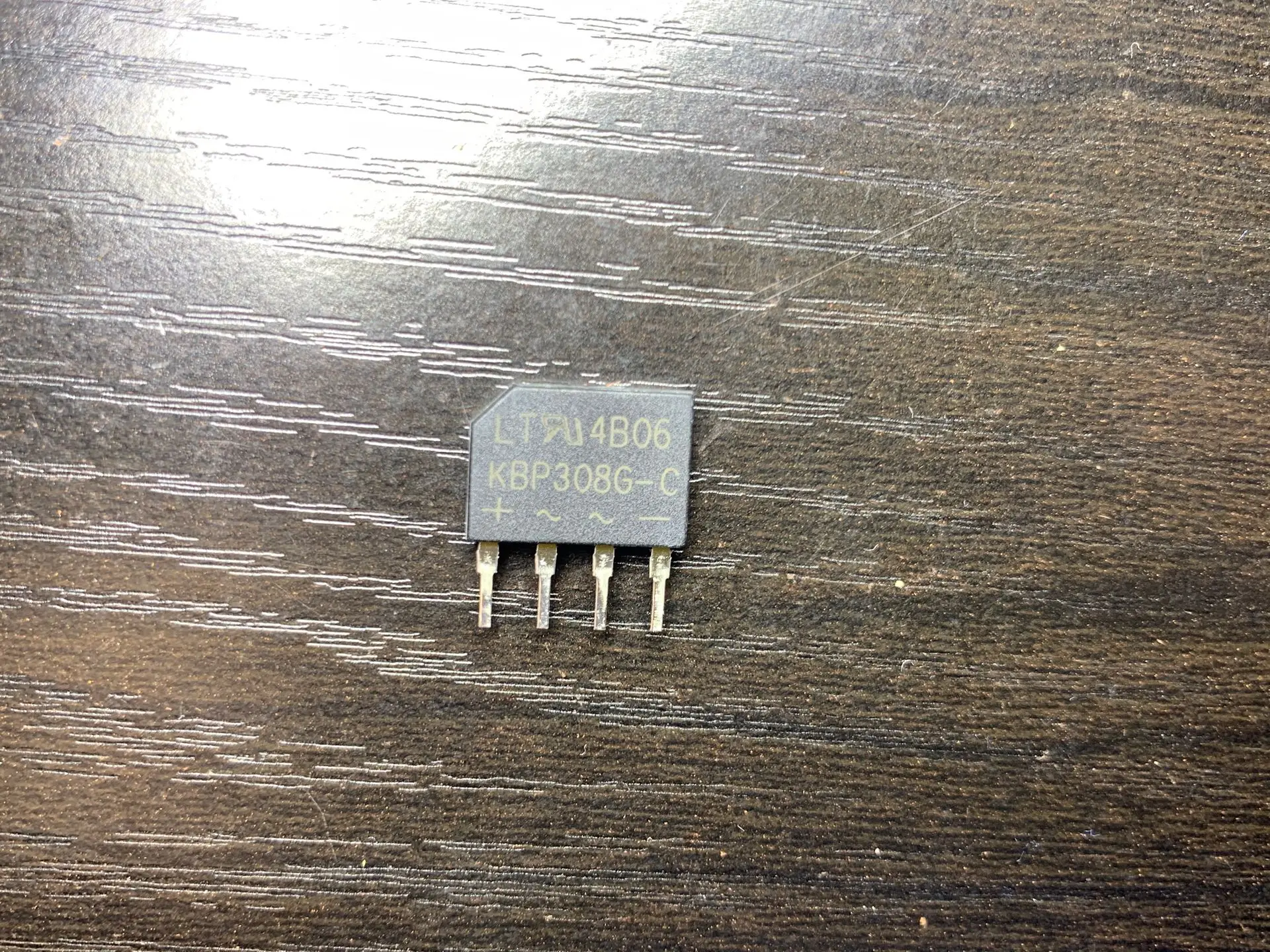 

1 шт./лот KBP308 ZIP4