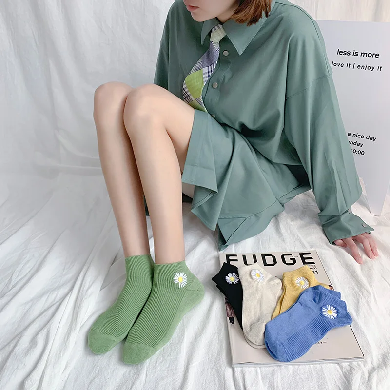 12Pcs=6Pairs/Pack Socks Streetwear Fashion Daisy Short Cute Socks Set Women Soft Breathable Combed Cotton Embroidered Sock Lot
