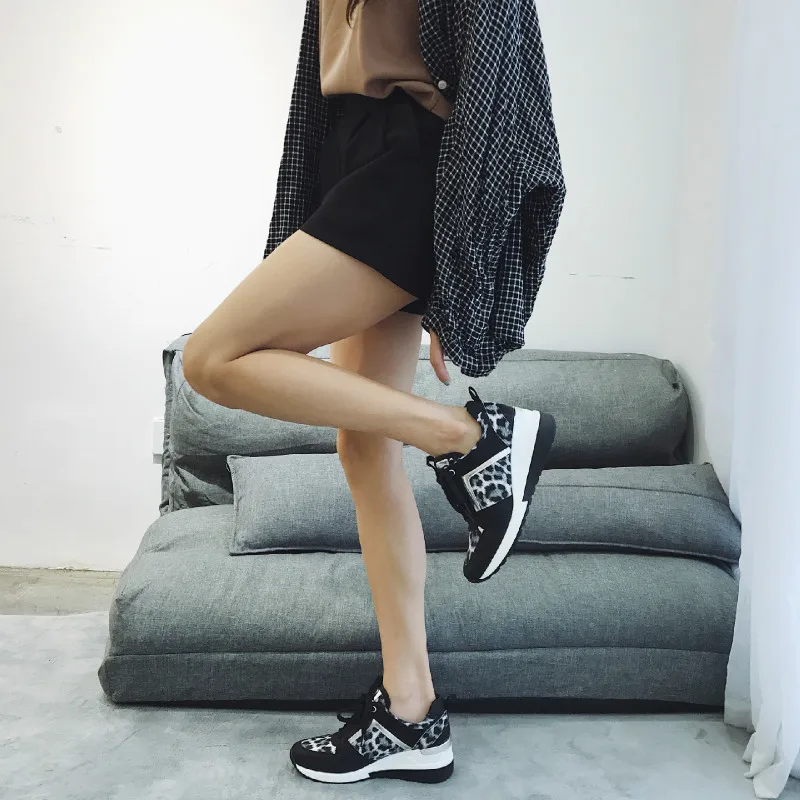 Женские кроссовки с леопардовым принтом Fujin сетчатые дышащие на танкетке круглым