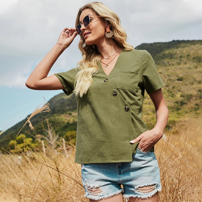 

New Arrival Fashion Special V-Neck T-shirt With Patch Pocket Button In Army Green