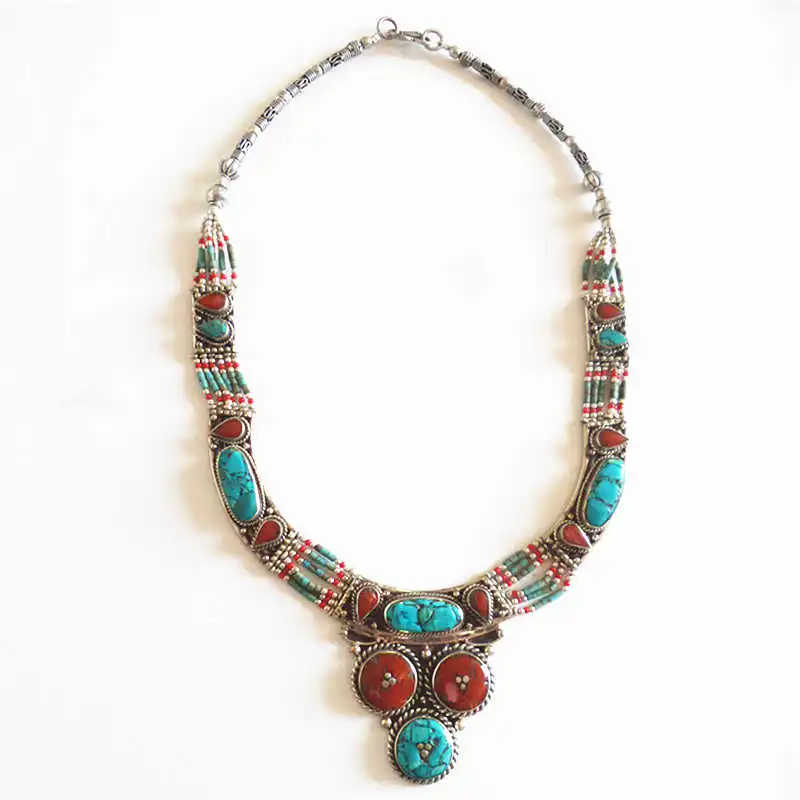 Непальское ожерелье инкрустированное разноцветным камнем индийская медная