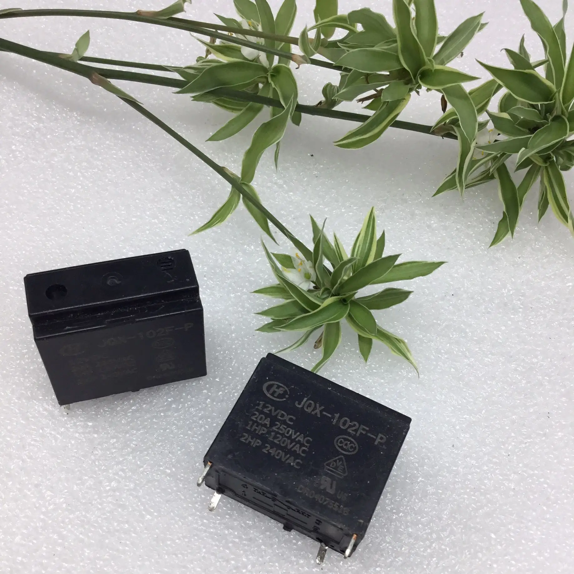 HF102F-P-12VDC 20A 250VAC реле