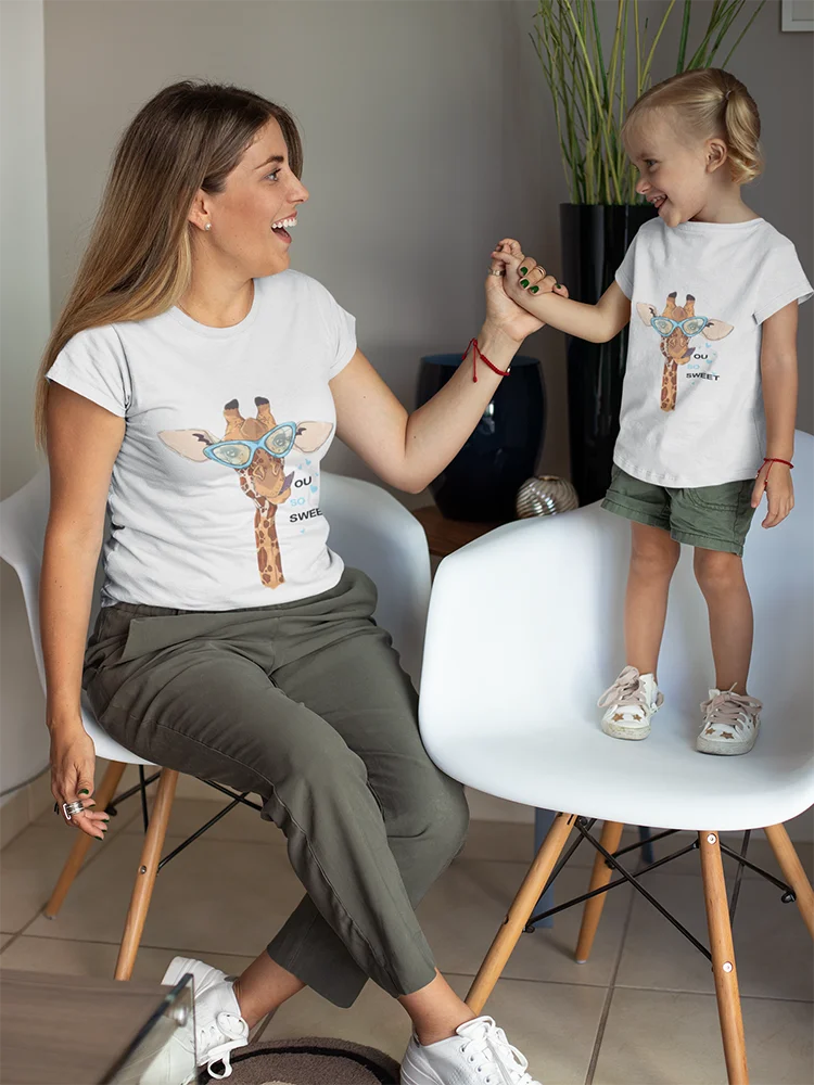 

Mother Kids Breast Matching Clothes Sets Mom and Daughter Family Look T Shirts Giraffe Graphic Funny Short Sleeve Soft Cheap