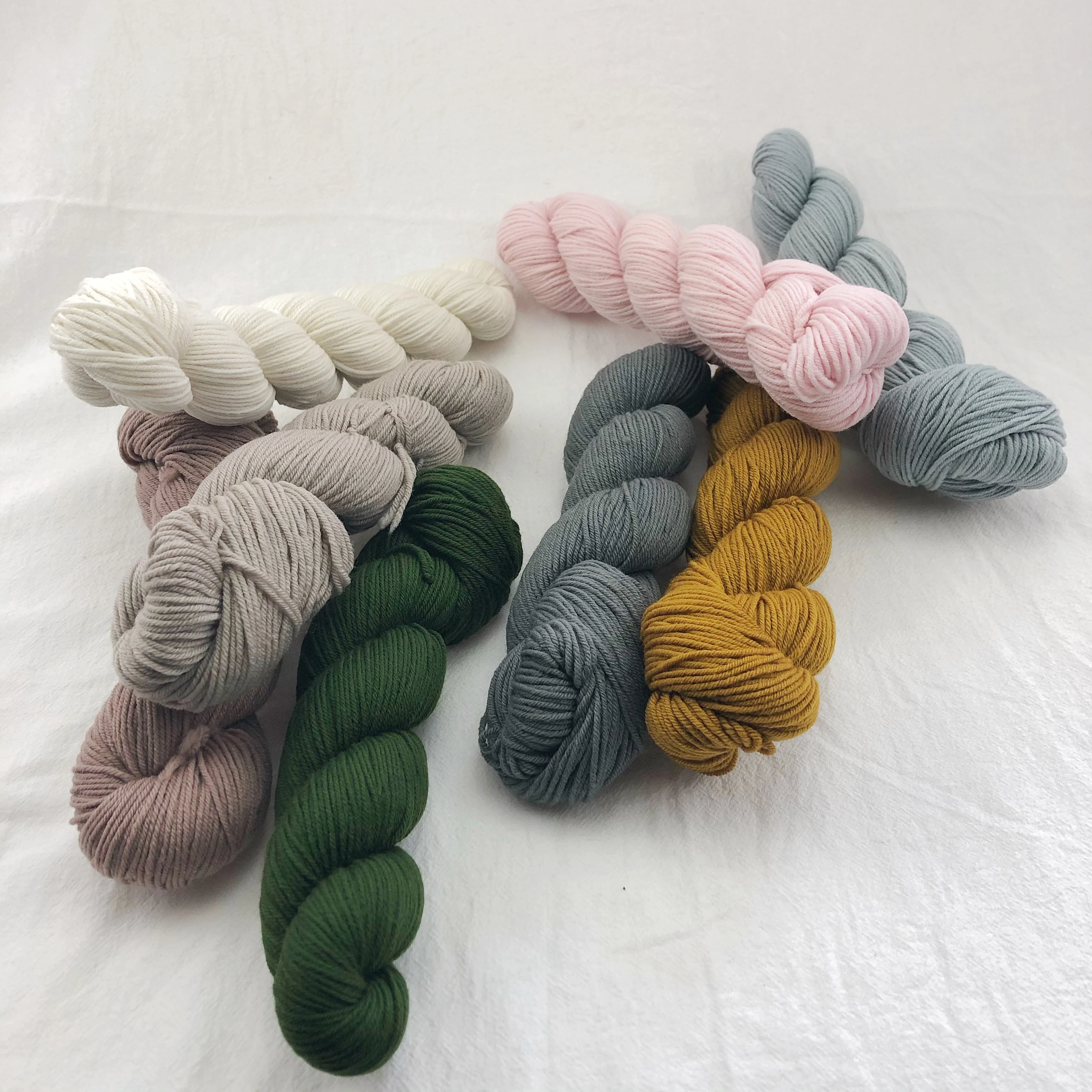 

50g Hank 100% Merino Wool Yarn For Hand Knitting Crochet Cardigan Sweater Hat Scarf Thread