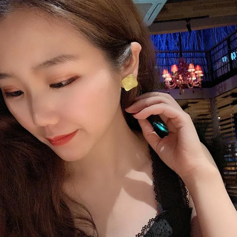 HUANZHI новые летние желтые металлические геометрические неправильной формы акриловые ацетатные серьги наборы для женщин девушек вечерние Подарочные ювелирные изделия для путешествий