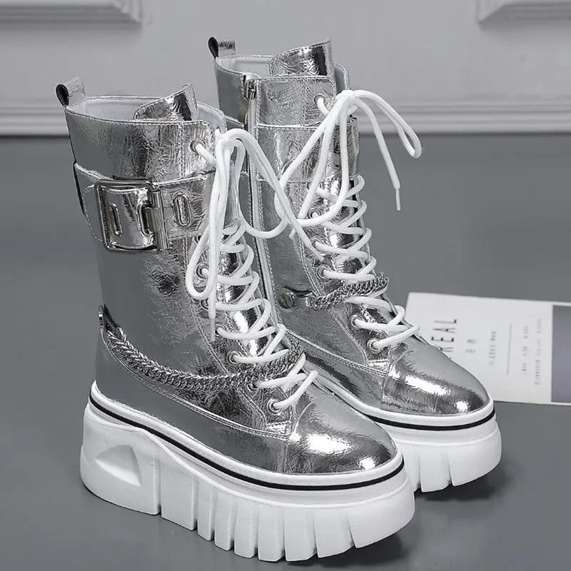 

Европейская станция онлайн авторитетные Ботинки Martin 2021 Осенняя новая стильная Серебристая женская обувь средней длины с ремешком и пряжко...