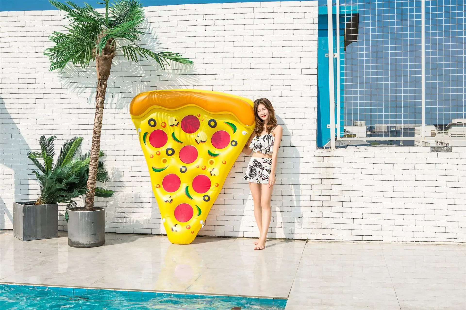 

Ins hot selling water beach supplies pizza floating row thick PVC