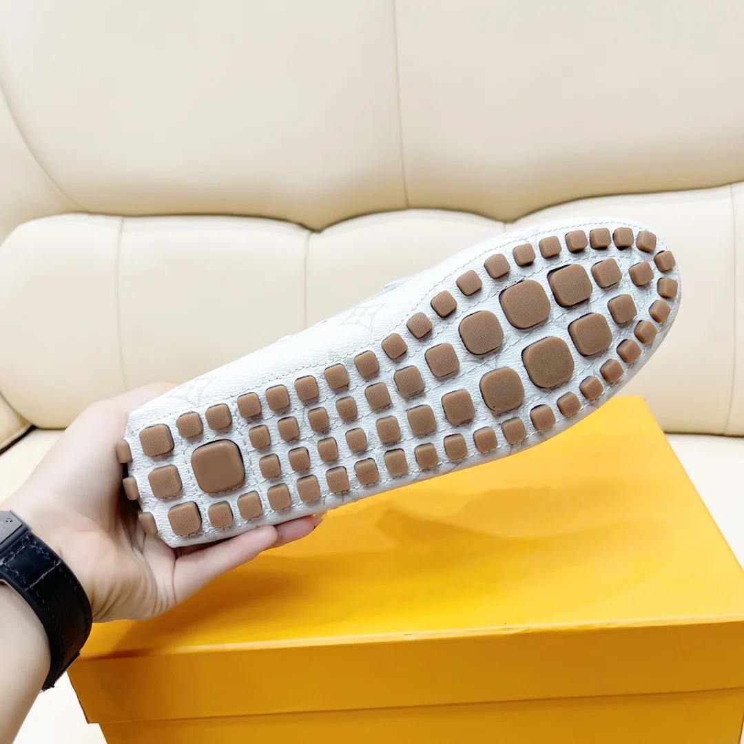 

Men's high-end beans shoes leisure popular leather fine and soft delicate workmanship inside the use of water dyed leather sprin