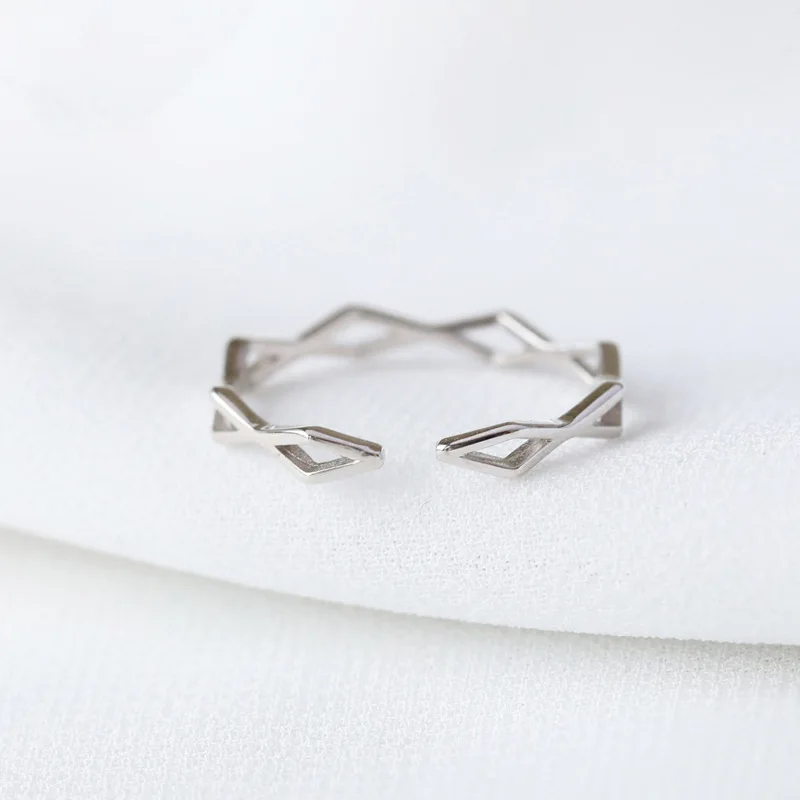 Женское Открытое кольцо с геометрическим узором серебряного цвета|Кольца для