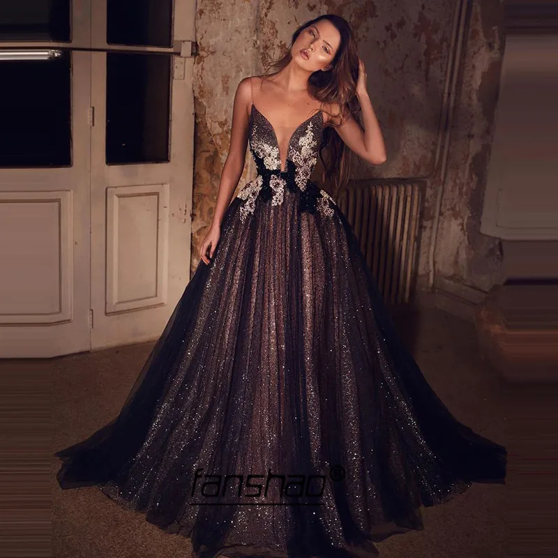 

Illusion Evening Dresses Spaghetti Straps v-neck Black See Through Lace Dubai Saudi Arabic Evening Gown Boho Prom Dress