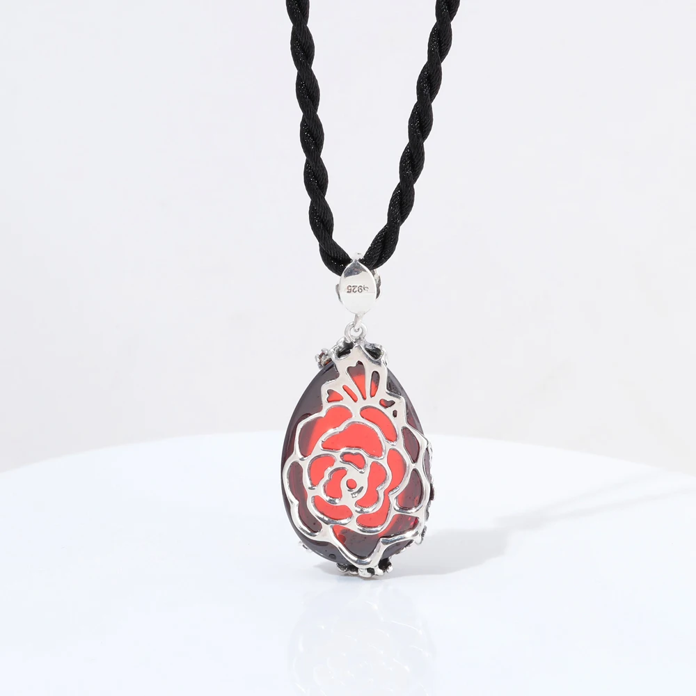 Подвеска из серебра 925 пробы в форме капли воды с красным гранатом | Украшения и