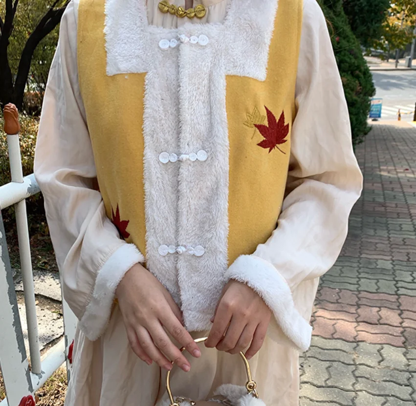 Жилет с вышивкой в виде кленового листа старинном стиле пряжкой куртка для