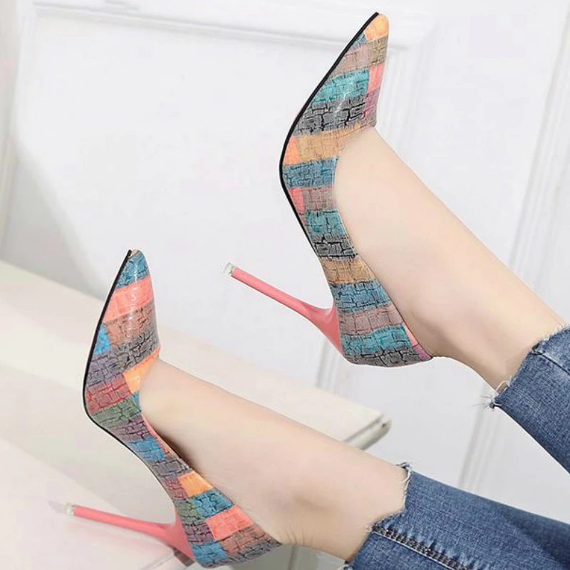 Женские туфли-лодочки на высоком каблуке с острым носком из лакированной кожи