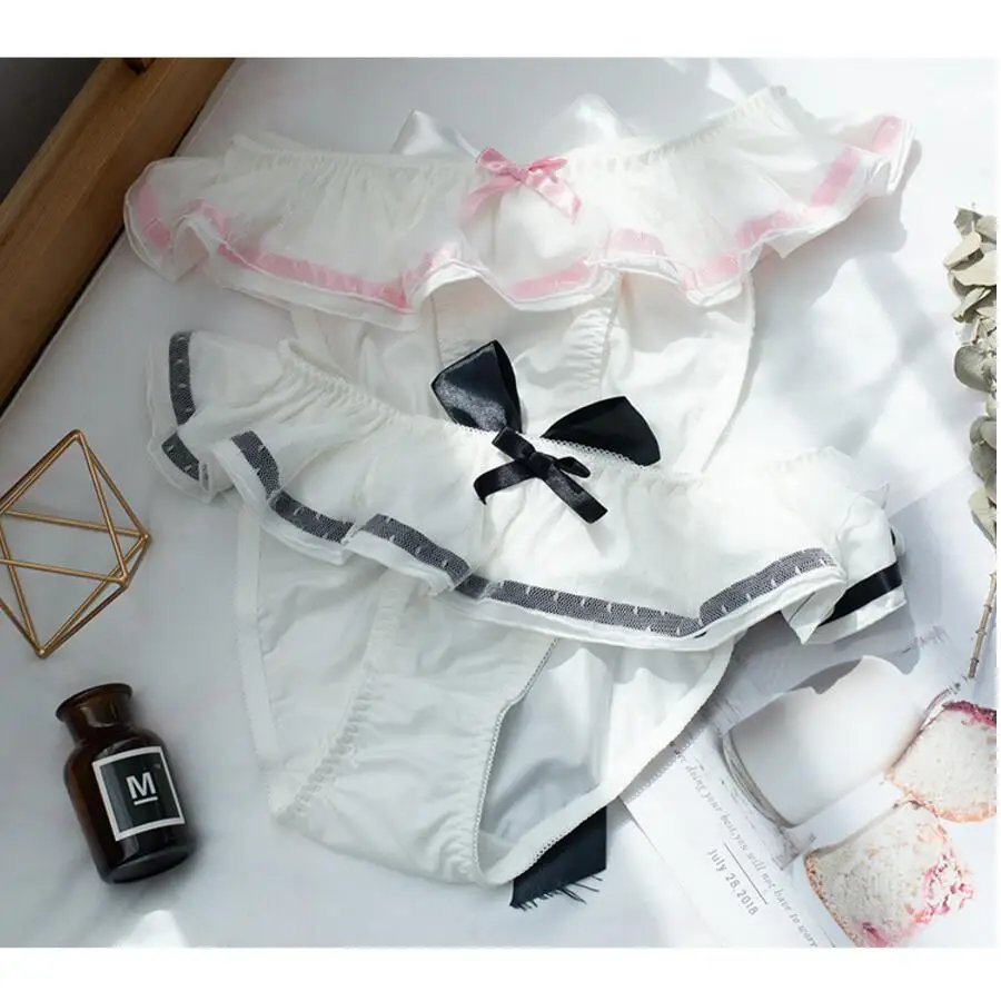 Для кавайной девушки в японском и большим бантом ленты принцессы кружевные