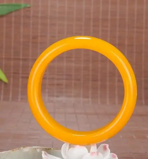 

Hot Selling Natural Yellow Bangle Charm Jewellery Women's Hand-Carved Bracelet