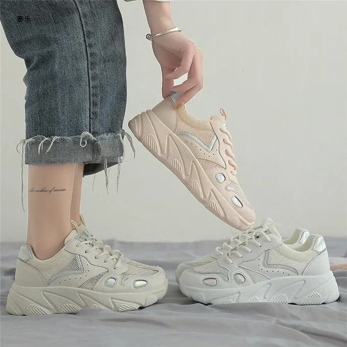 Женские кроссовки на высокой платформе белые дышащие массивной толстой подошве