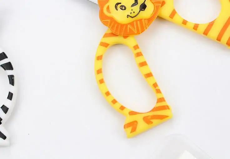 1 шт милые DIY лесные животные, тигр, Лев, Лошадь пластиковые ножницы для резчик бумаги; Скрапбукинг, Офисные, школьные, корейские канцелярские принадлежности