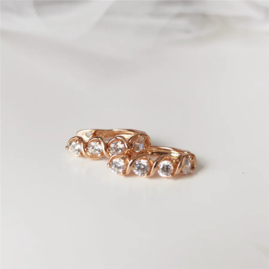 Серьги-гвоздики из розового золота 585 пробы с инкрустацией циркона праздничный