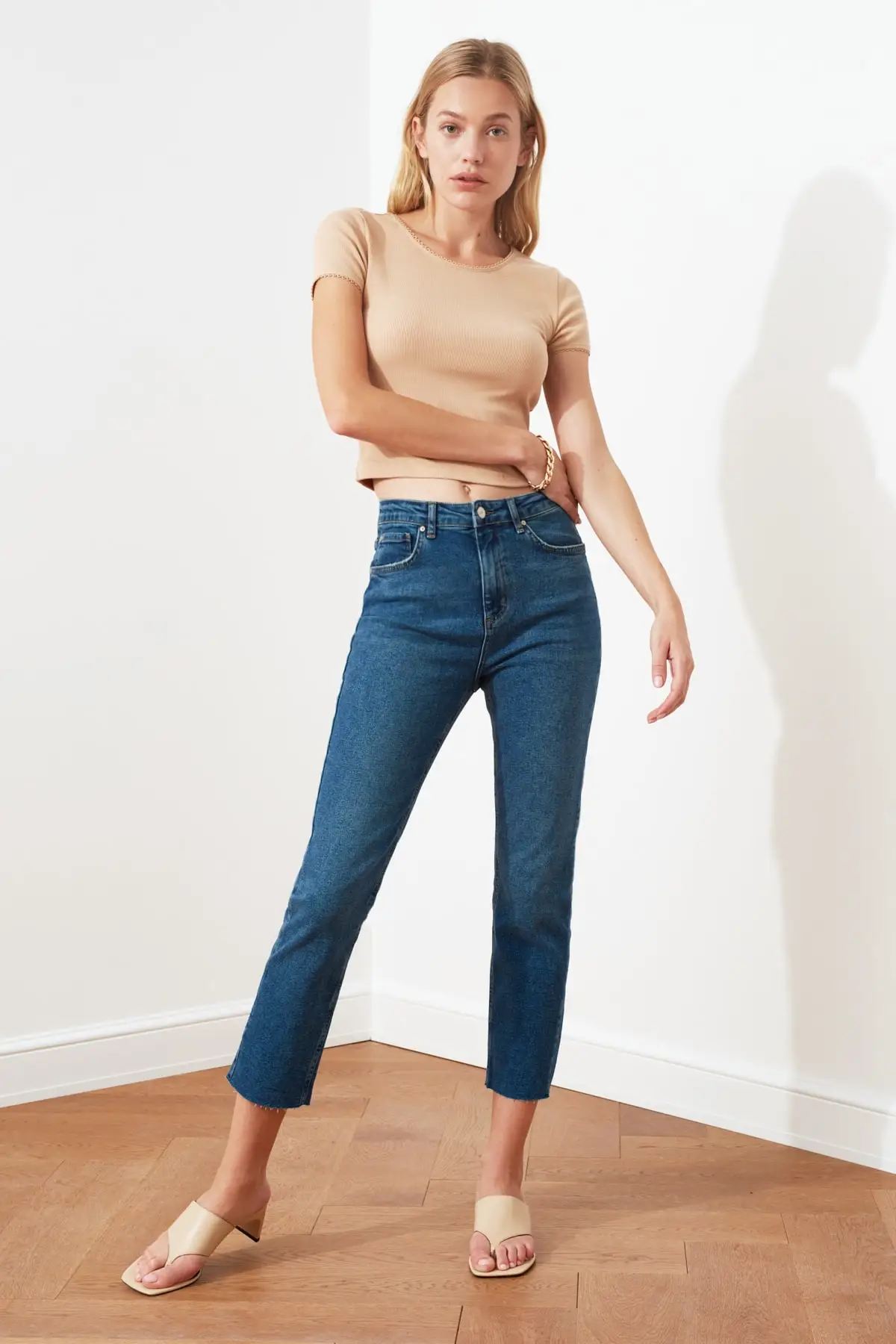 

Trendyol Pettitoes Discrete High Waist Slim Fit Jeans TWOSS21JE0014