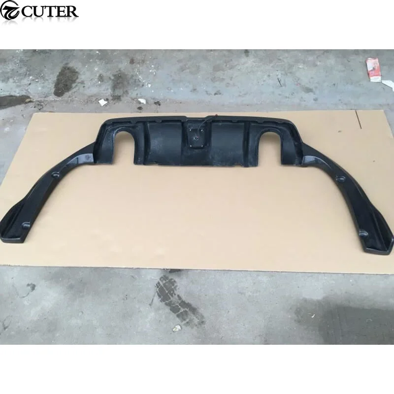 Диффузор для заднего бампера из углеродного волокна со светодиодными пилотными