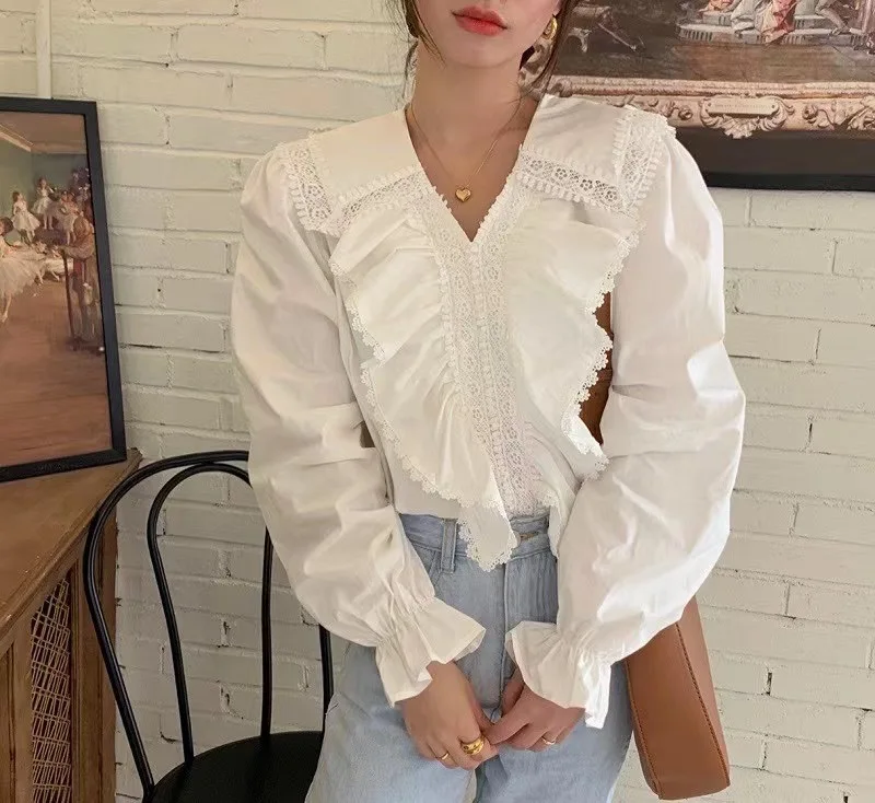 

SuperAen Vintage V-neck Wood Ear Lace Patchwork Flare Sleeves All Match Solid White Full Shirt Womens Tops