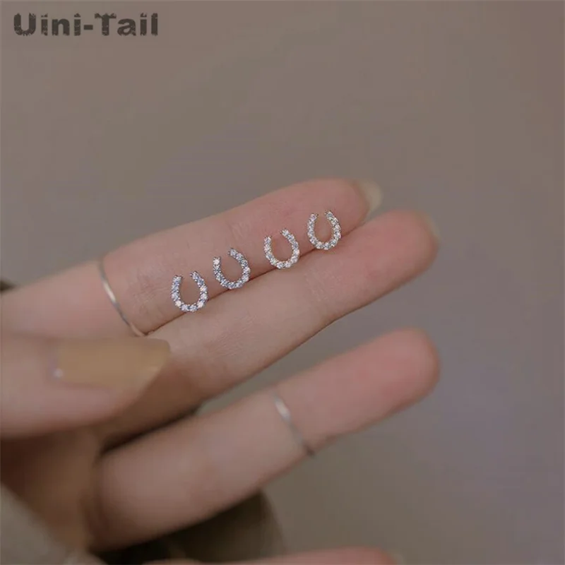 

Серьги U-образные из серебра 925 пробы с микроинкрустацией